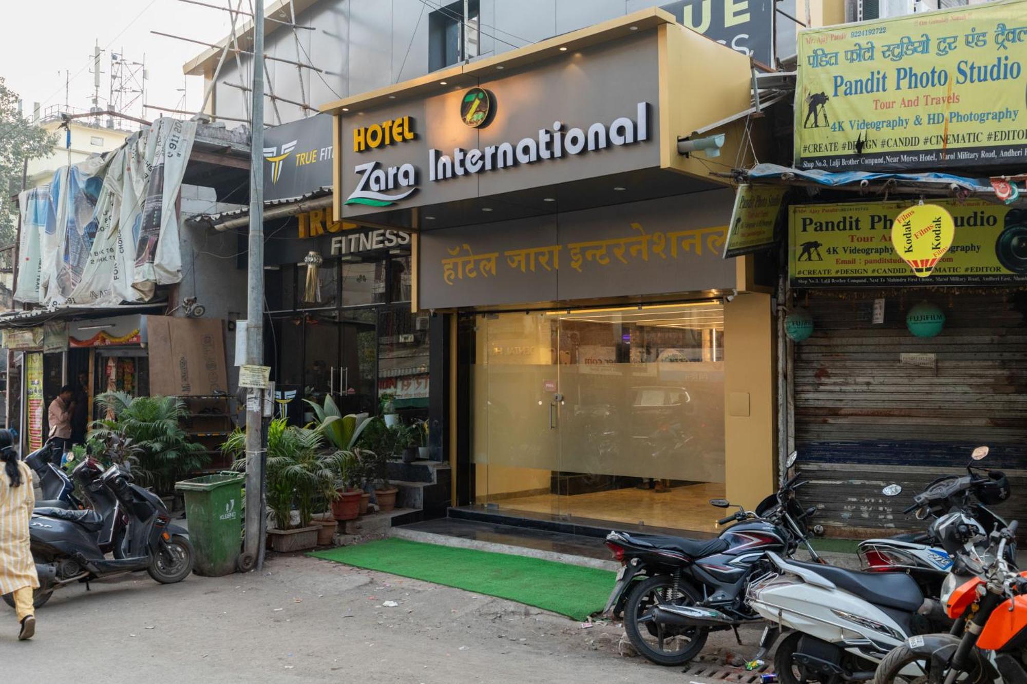 Hotel Zara International Mumbai Bagian luar foto