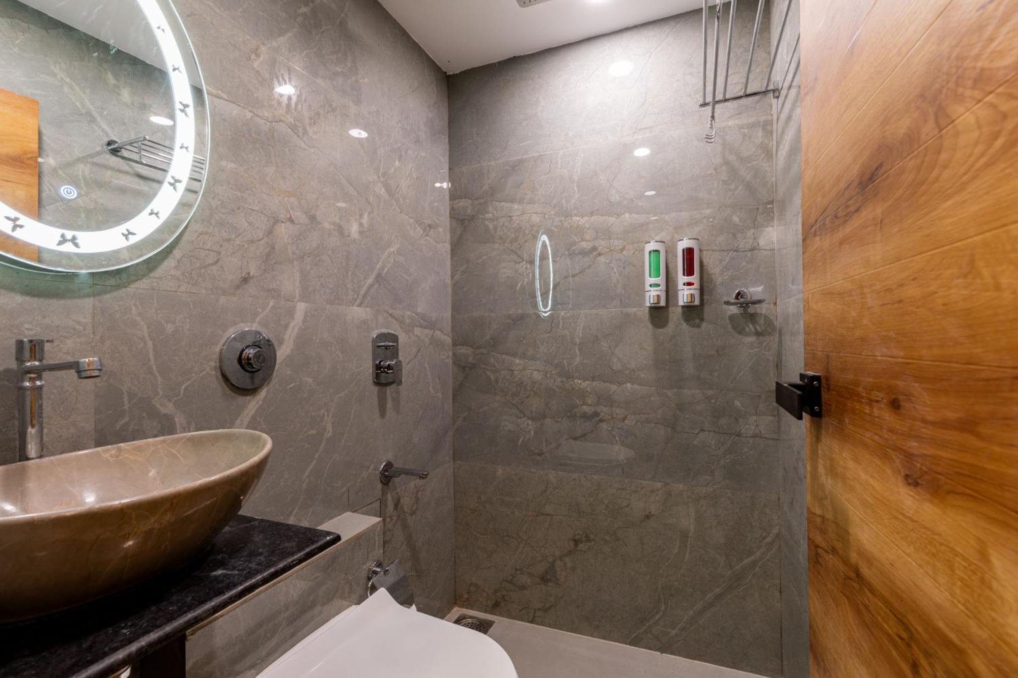 Hotel Zara International Mumbai Bagian luar foto