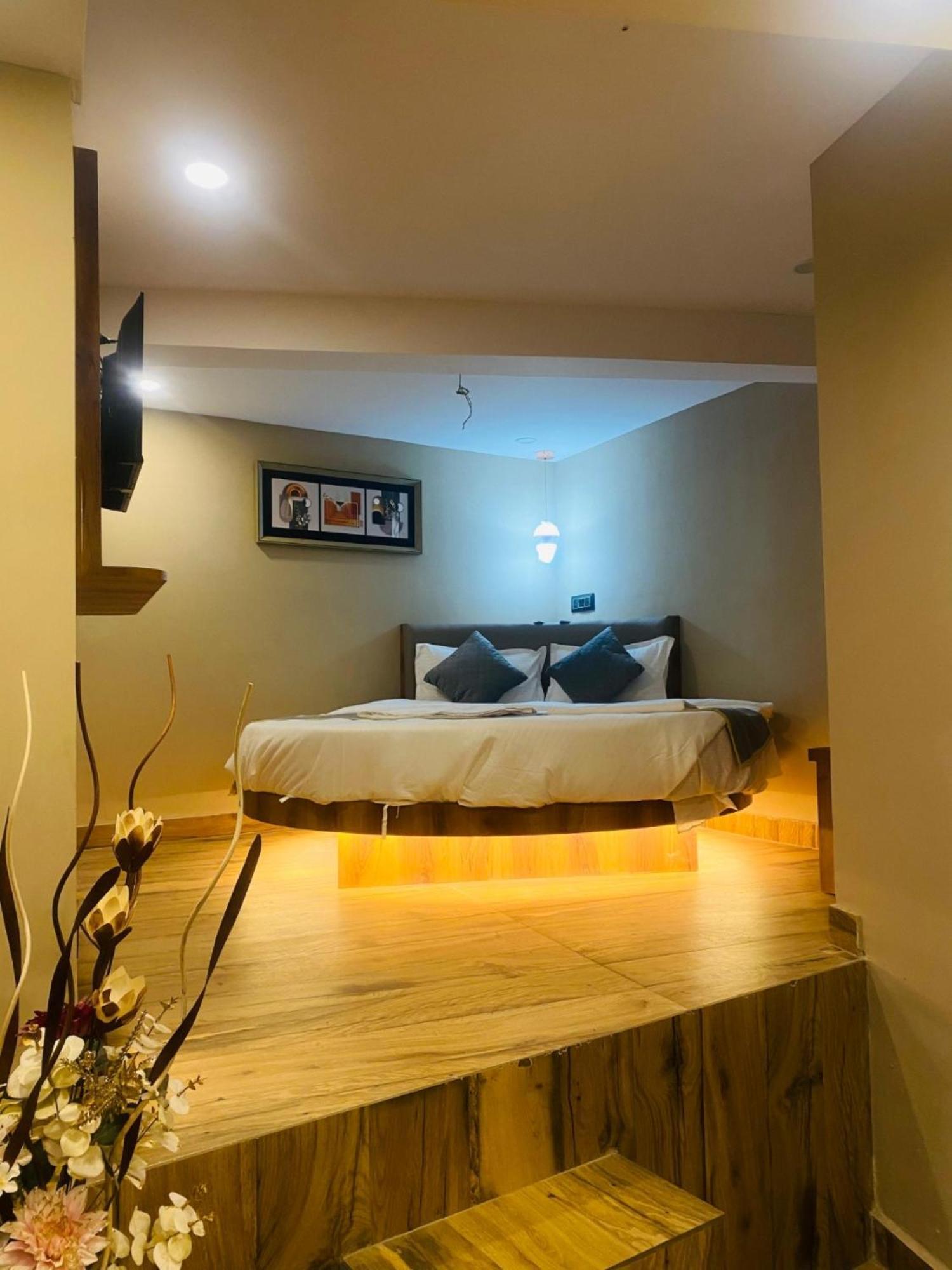 Hotel Zara International Mumbai Bagian luar foto